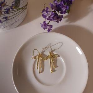 Gold tone bowknot earrings